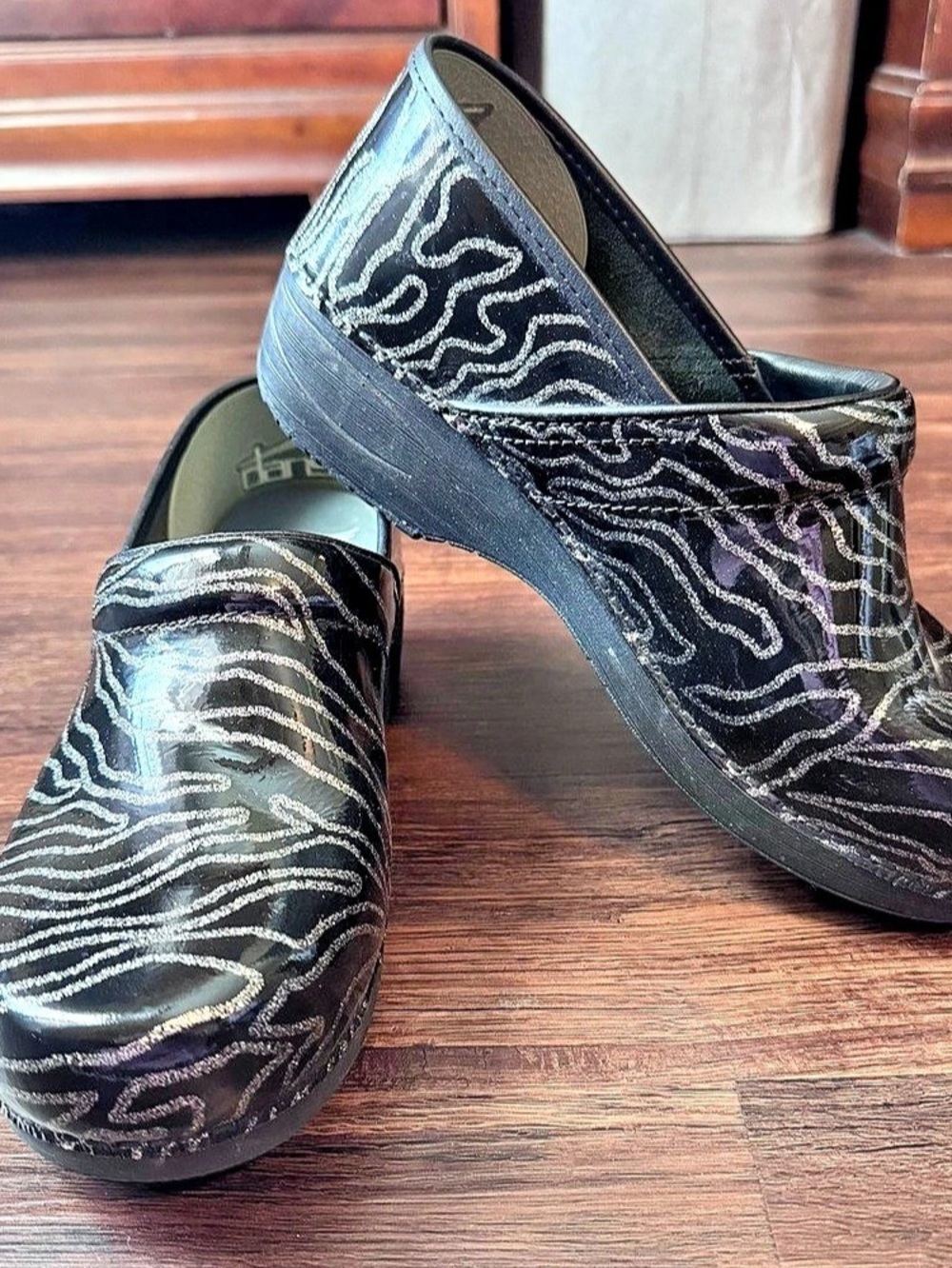 Dansko Clog XP 2.0 Black Glitter Waves Patent Silver Zebra 42 Nurse Shoe 11.5/12